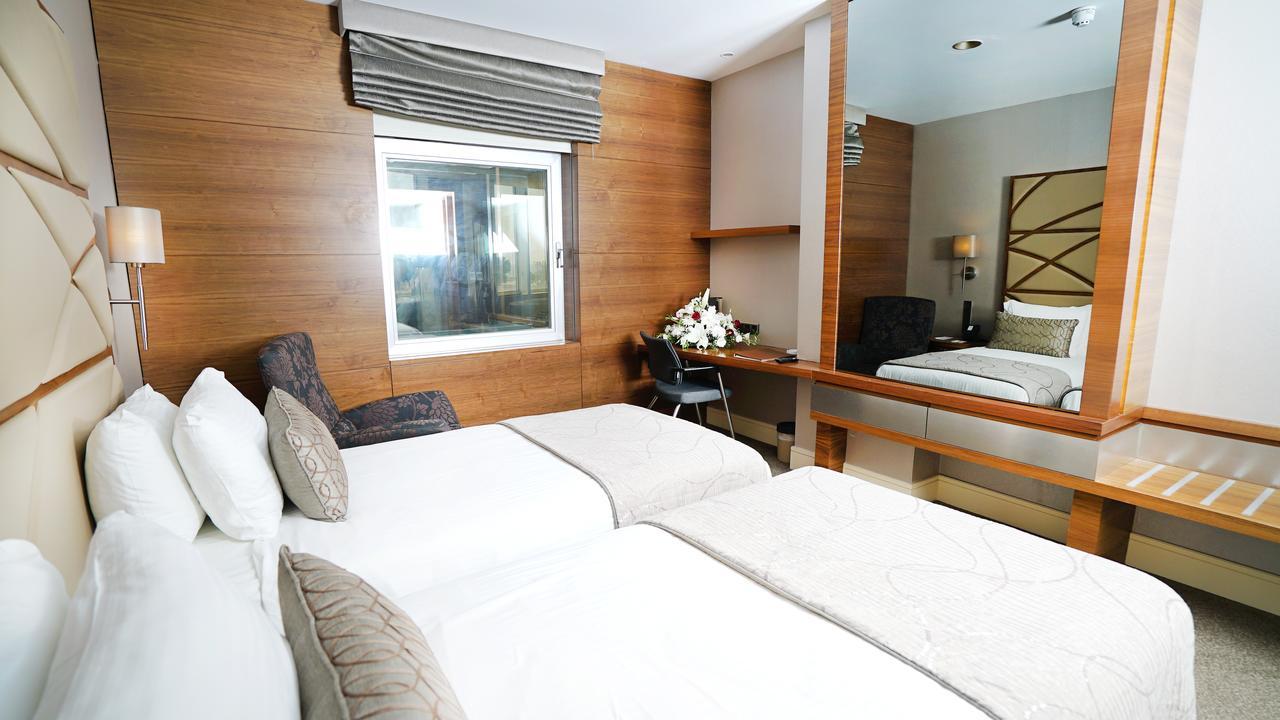 Cevahir Hotel Istanbul Asia Exterior foto A room at the hotel