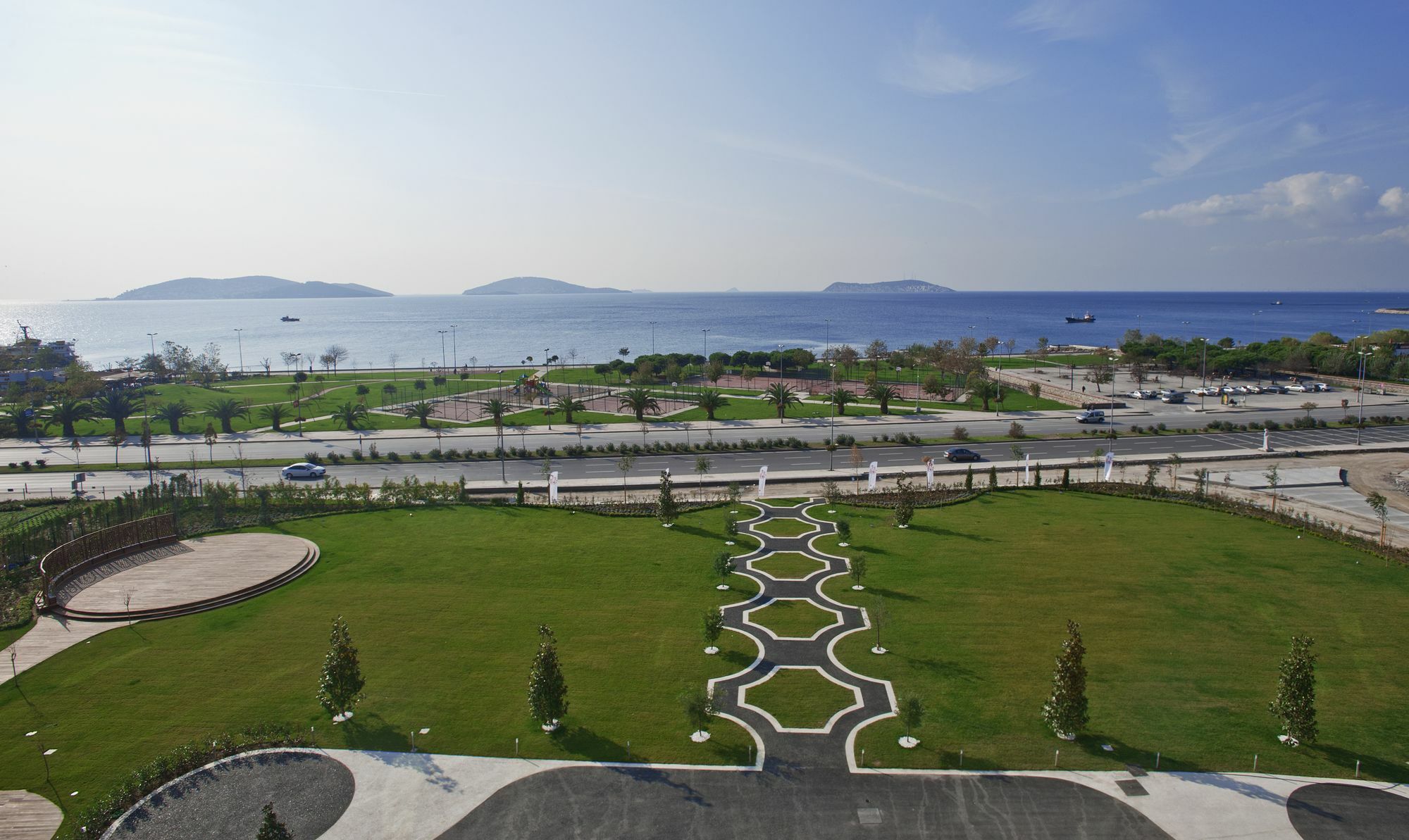 Cevahir Hotel Istanbul Asia Exterior foto View of the campus