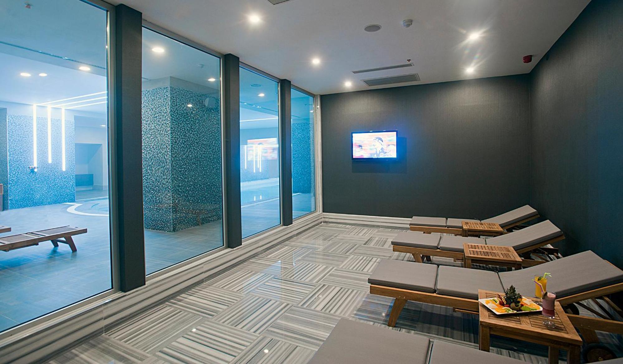 Cevahir Hotel Istanbul Asia Exterior foto The spa at The Dorchester