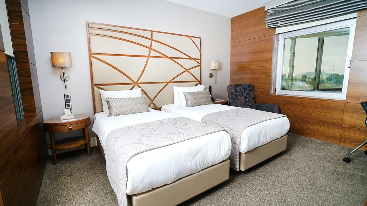 Cevahir Hotel Istanbul Asia Exterior foto A room at the hotel