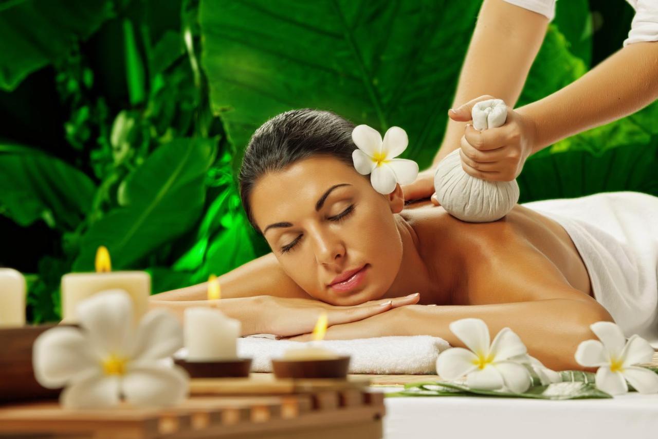 Cevahir Hotel Istanbul Asia Exterior foto Thai herbal compress massage
