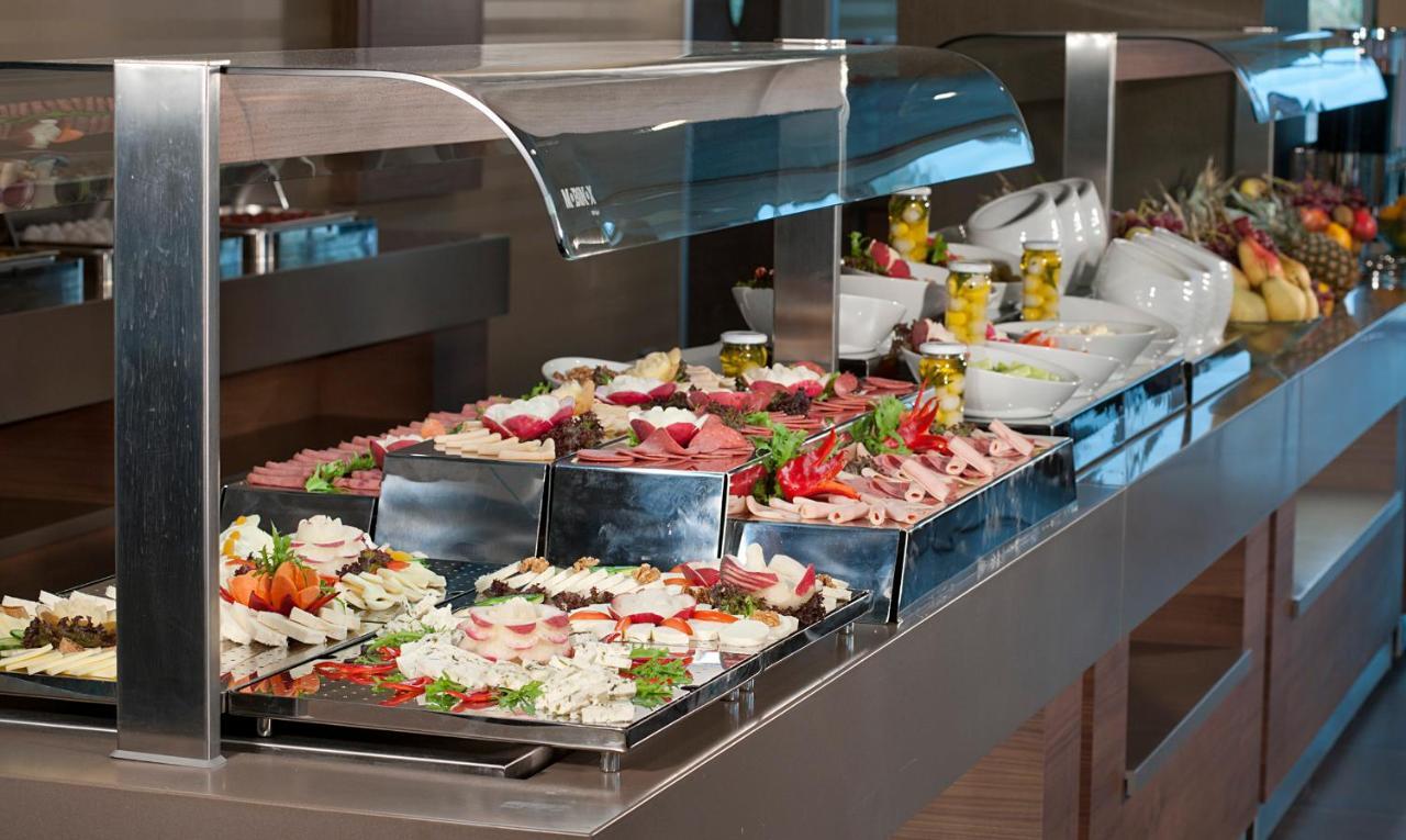 Cevahir Hotel Istanbul Asia Exterior foto A buffet