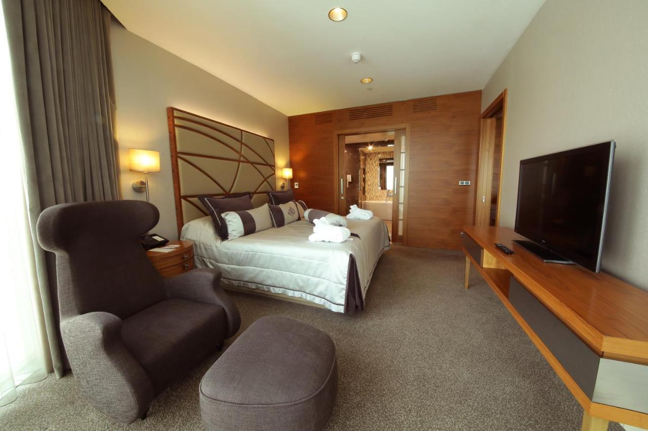 Cevahir Hotel Istanbul Asia Exterior foto A room at the hotel