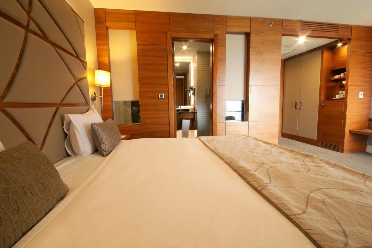 Cevahir Hotel Istanbul Asia Exterior foto A bedroom at the hotel